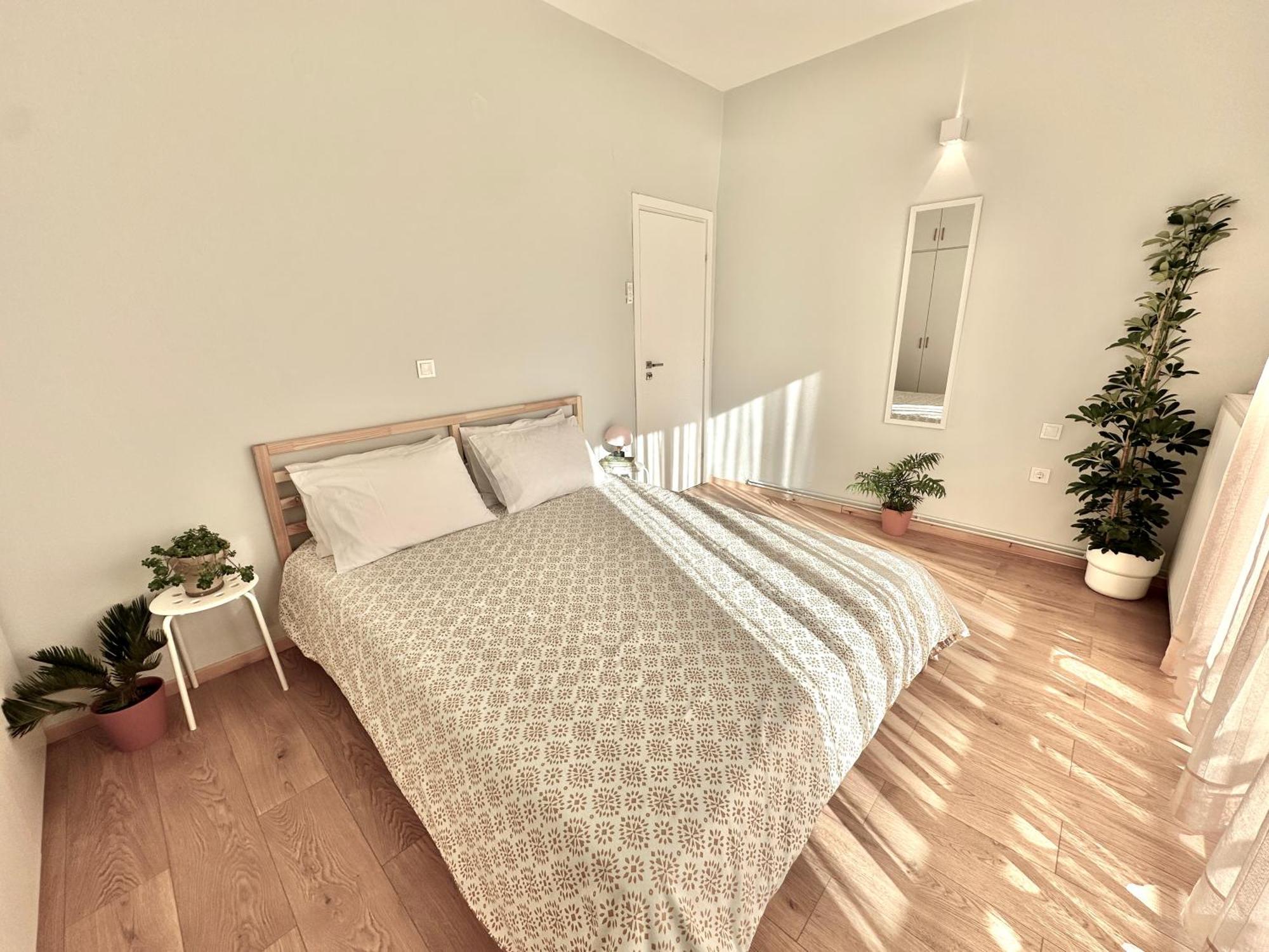 Seaside Family With Wraparound Balcony Apartment *