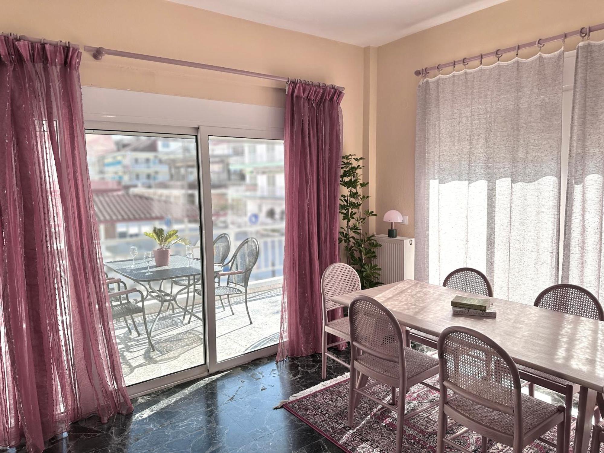 Seaside Family With Wraparound Balcony Apartment Olympiaki Akti